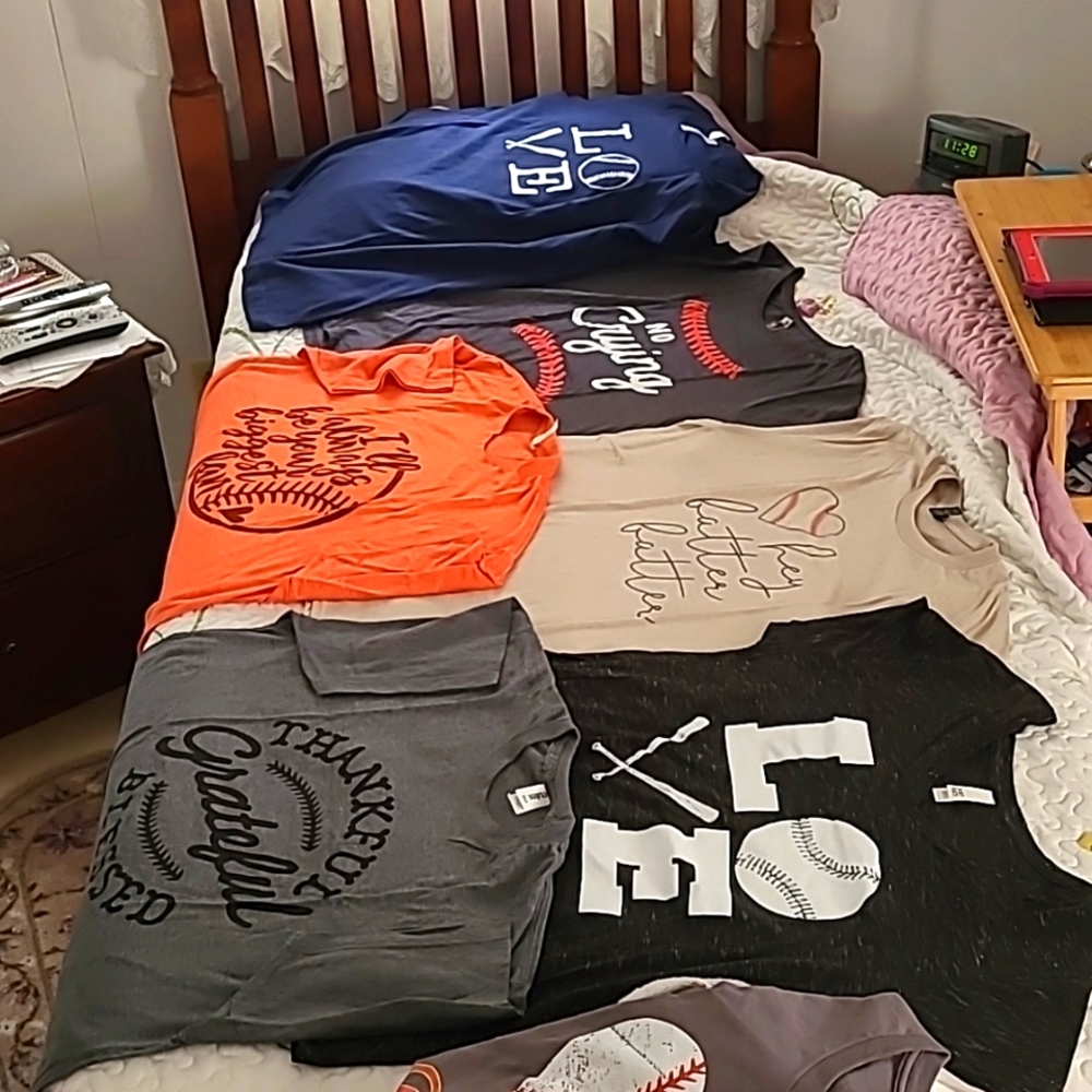 Women's XL Softball/Baseball Short Sleeve Tees (6)